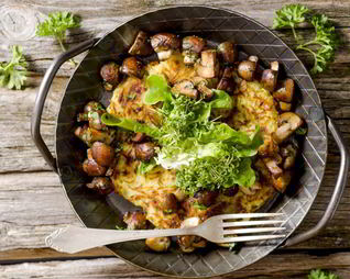 Жареная картошка с белыми грибами