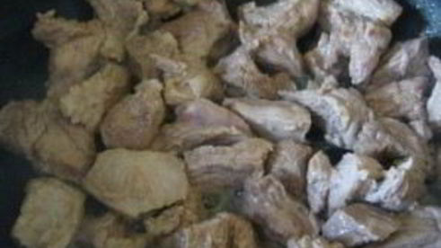 жареная картошка с говядиной