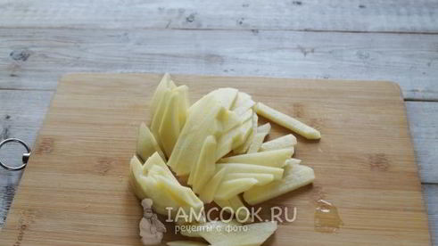 жареная картошка с хрустящей корочкой на сковороде