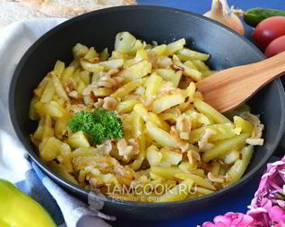 Жареная картошка с салом и луком