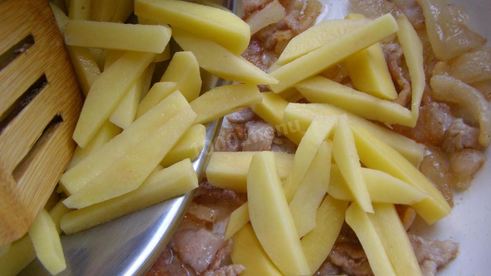 жареная картошка с салом