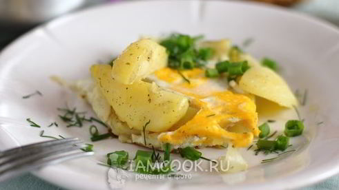 жареная картошка с яйцом