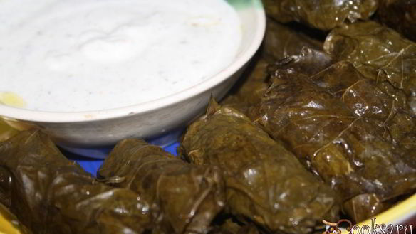 Рецепт Долма из молодых виноградных листьев с начинкой из смешанного фарша