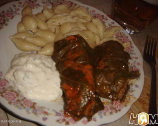 Голубцы в лахане с двумя соусами