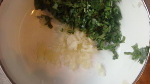 голубцы в лахане с двумя соусами