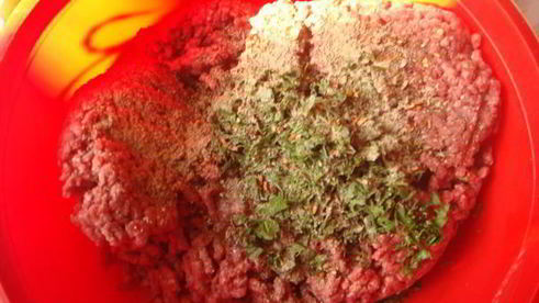 голубцы в лахане с двумя соусами