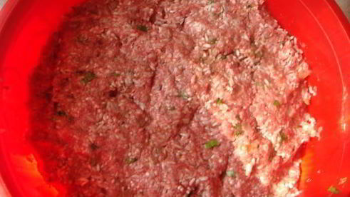 голубцы в лахане с двумя соусами