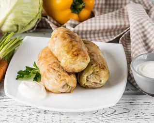 Замороженные голубцы тушеные в кастрюле