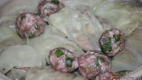 запеченные с помидорами и топленым сливочным маслом голубцы