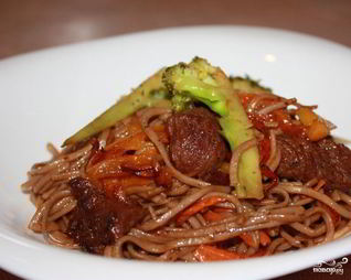 Гречневая лапша с говядиной