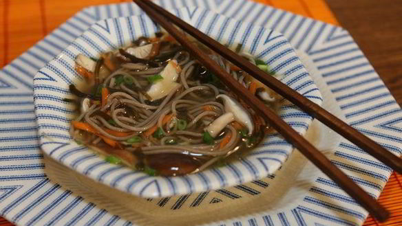 Рецепт Гречневая лапша с грибами и морской капустой