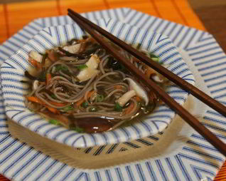 Гречневая лапша с грибами и морской капустой