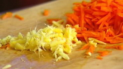 гречневая лапша с грибами и морской капустой