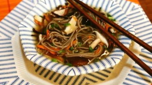 гречневая лапша с грибами и морской капустой