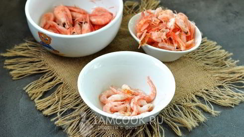 гречневая лапша с креветками и овощами