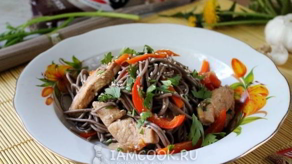 Рецепт Гречневая лапша с курицей и овощами