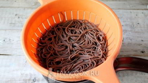 гречневая лапша с курицей и овощами