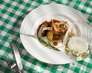 Белые грибы с жареной перепелкой