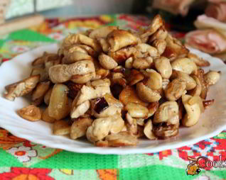 Дождевики жаренные с луком