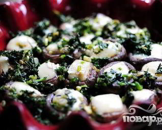 Фаршированные грибы с сыром Бри