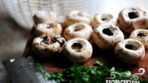 фаршированные грибы с сыром бри