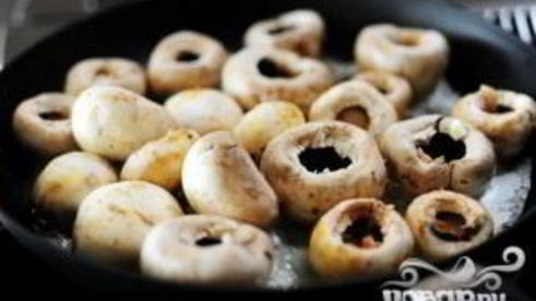 фаршированные грибы с сыром бри