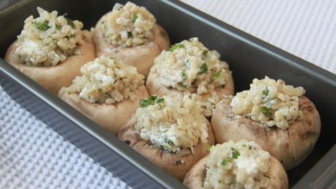 фаршированные перловкой грибы