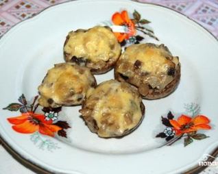 Фаршированные шампиньоны с сыром