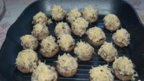 фаршированные шампиньоны с сыром