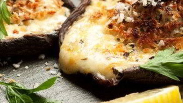 Рецепт Грибы, фаршированные рикоттой, фетой и шпинатом, под корочкой из пармезана