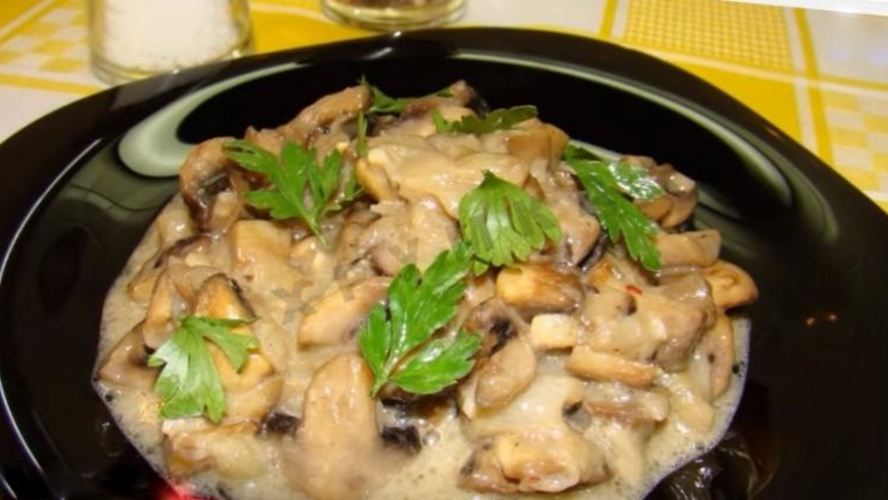 Рецепт грибы тушеные в сметане на сковороде