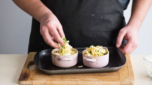 грибы, запеченные в кокотнице