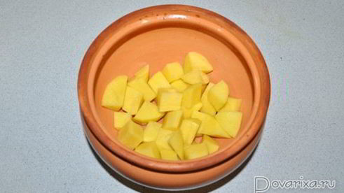 лесные грибы с картофелем в горшочках