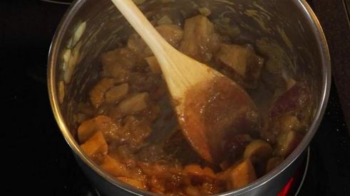 лесные грибы, запеченные в сливках