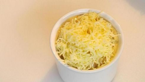 лесные грибы, запеченные в сливках