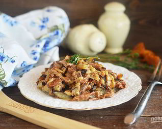 Лисички с баклажанами жареные