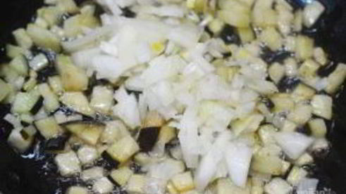 лисички с баклажанами жареные