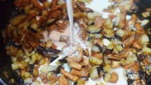 лисички с баклажанами жареные