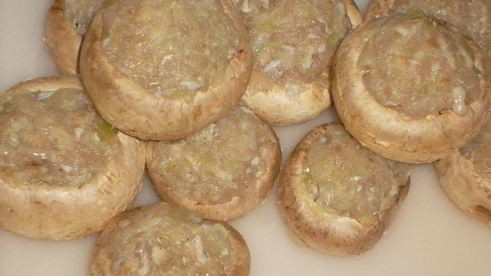 шампиньоны, фаршированные мясом