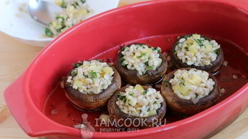 шампиньоны, фаршированные перловкой