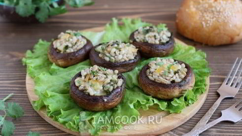 шампиньоны, фаршированные перловкой