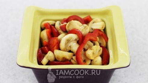 шампиньоны с болгарским перцем и пармезаном