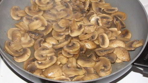 шампиньоны с куриным филе и сладким перцем по-муромски