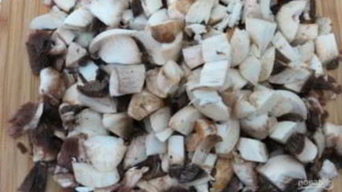 шампиньоны с перепелиными яйцами в микроволновке