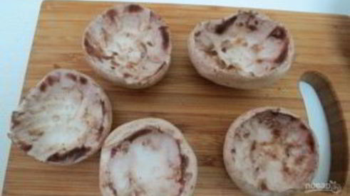 шампиньоны с перепелиными яйцами в микроволновке