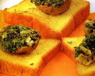 Шампиньоны с зеленым маслом