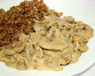 Шампиньоны в сметанном соусе