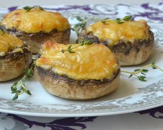 Шампиньоны запеченные с баклажанами и сыром