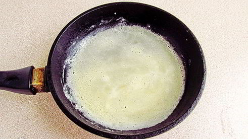 сыроежки тушенные с овощами в сметанном соусе