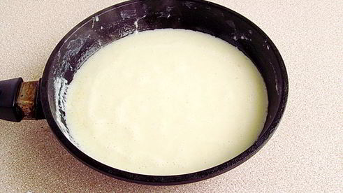 сыроежки тушенные с овощами в сметанном соусе